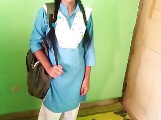 与老师发生性关系是学生获得学分的最后选择。