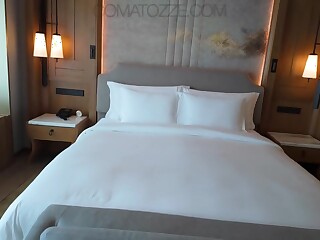 Gostosa rabuda fodendo gostoso no hotel de luxo